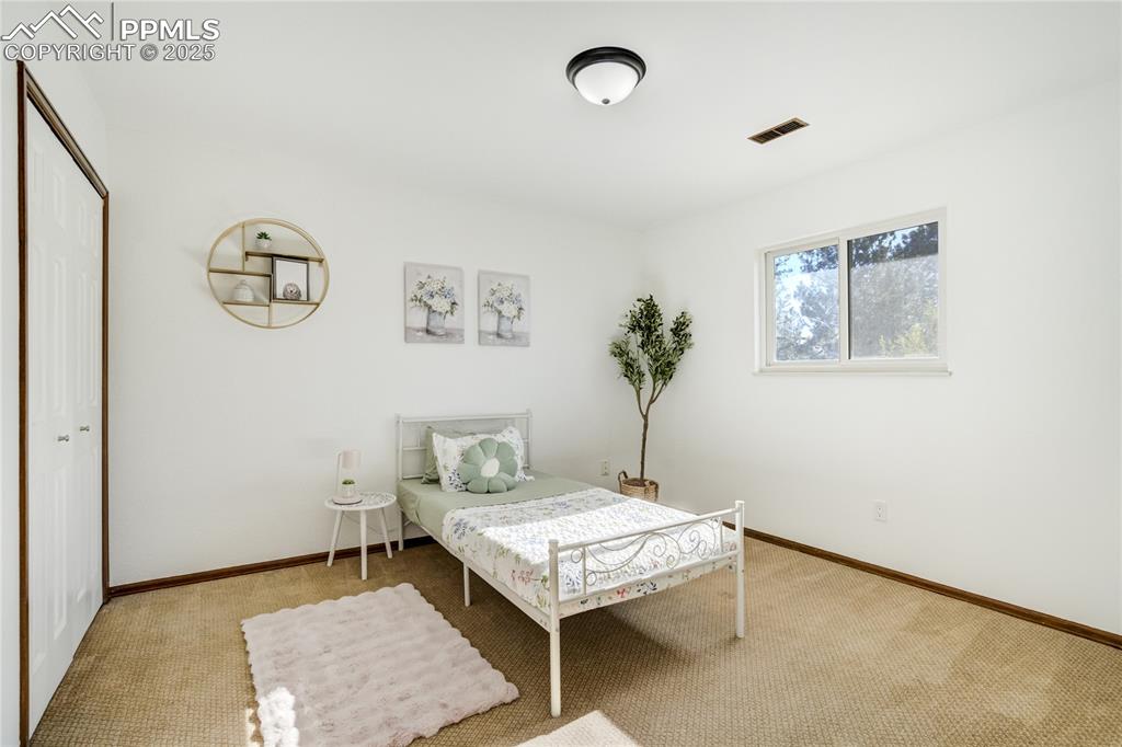 Image 30 of 50: Upper Level Bedroom (Bed 4)