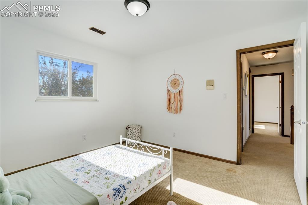 Image 31 of 50: (Bed 4)