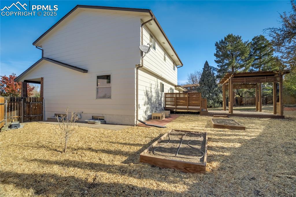 Image 47 of 50: Garden beds