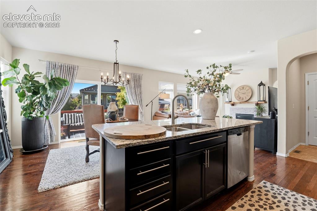 Image 10 of 41: Kitchen