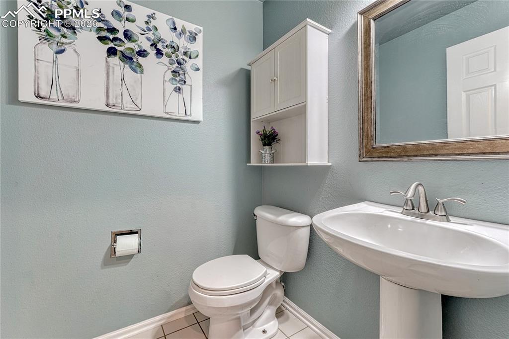 Image 22 of 48: Half bathroom for the guests on the main.