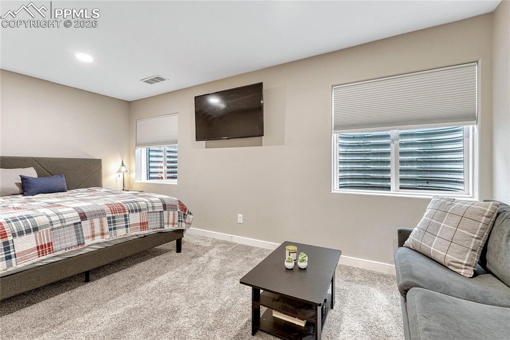 Image 45 of 48: Large bedroom w/walk-in closet.
