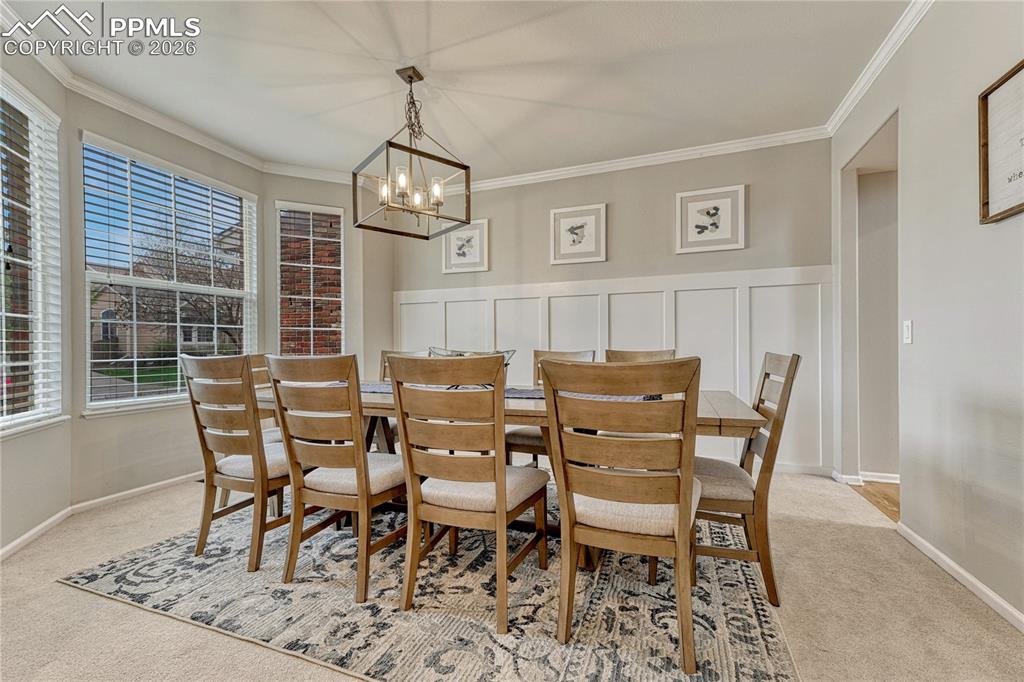 Image 8 of 48: Now this dining room can host many!