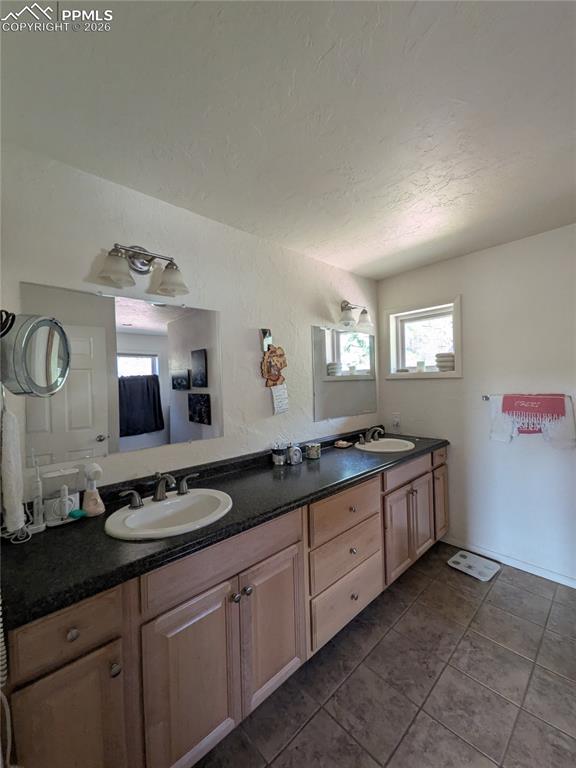 Image 13 of 29: Bathroom