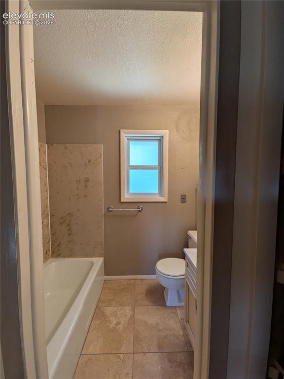 Image 15 of 36: Hall bathroom 15060
