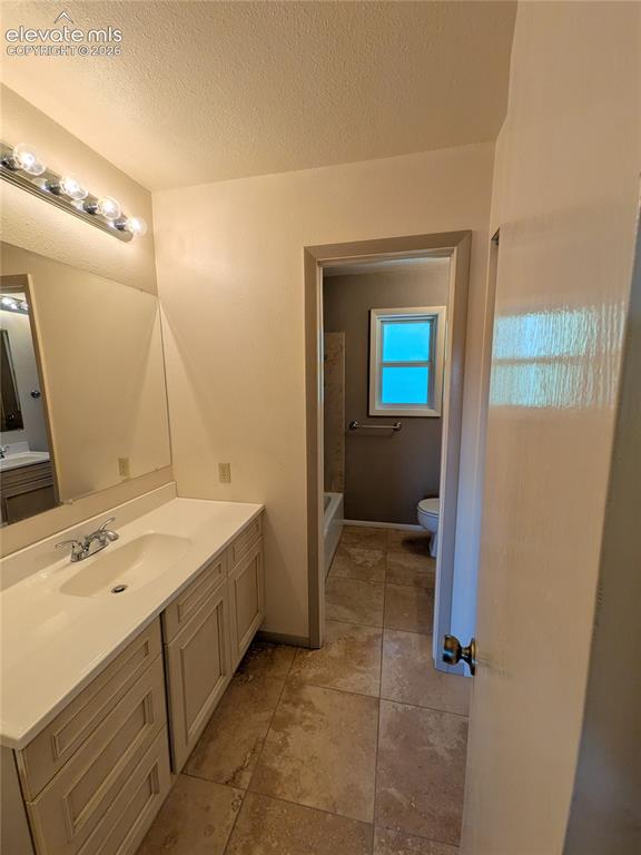 Image 23 of 36: Hall bathroom Unit 15050