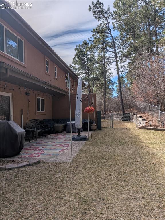 Image 25 of 29: Yard