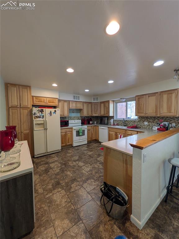 Image 5 of 29: Kitchen