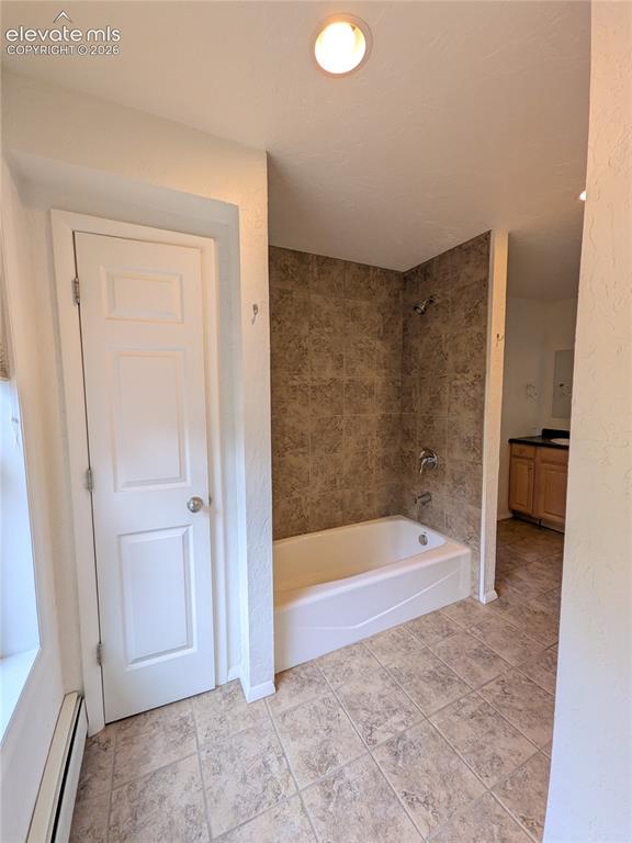 Image 9 of 36: with Linen closet Unit 15060