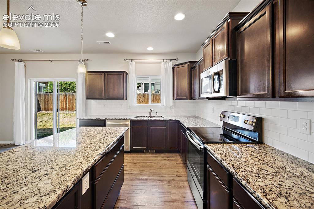 Image 13 of 46: Kitchen