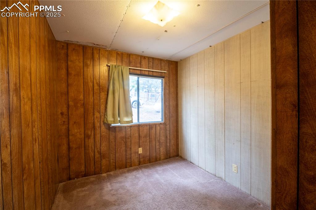 Image 10 of 21: Bedroom