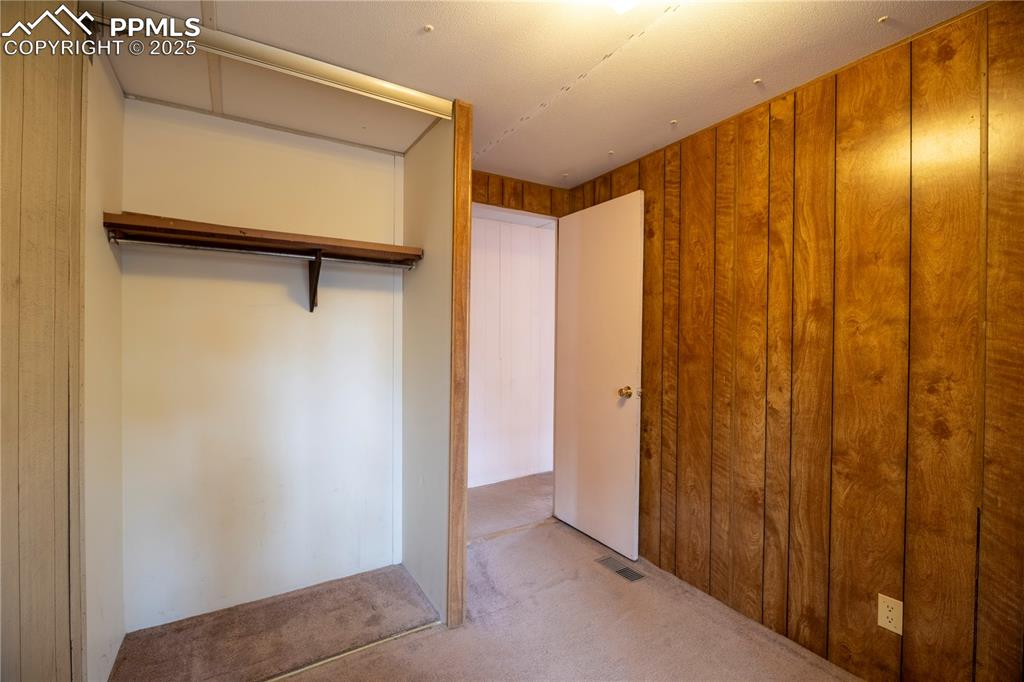 Image 11 of 21: Bedroom