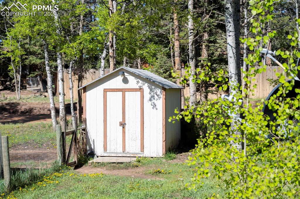 Image 20 of 21: Storage Shed 