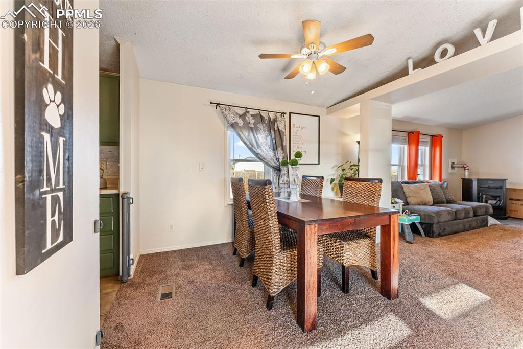 Image 10 of 50: Dining Area