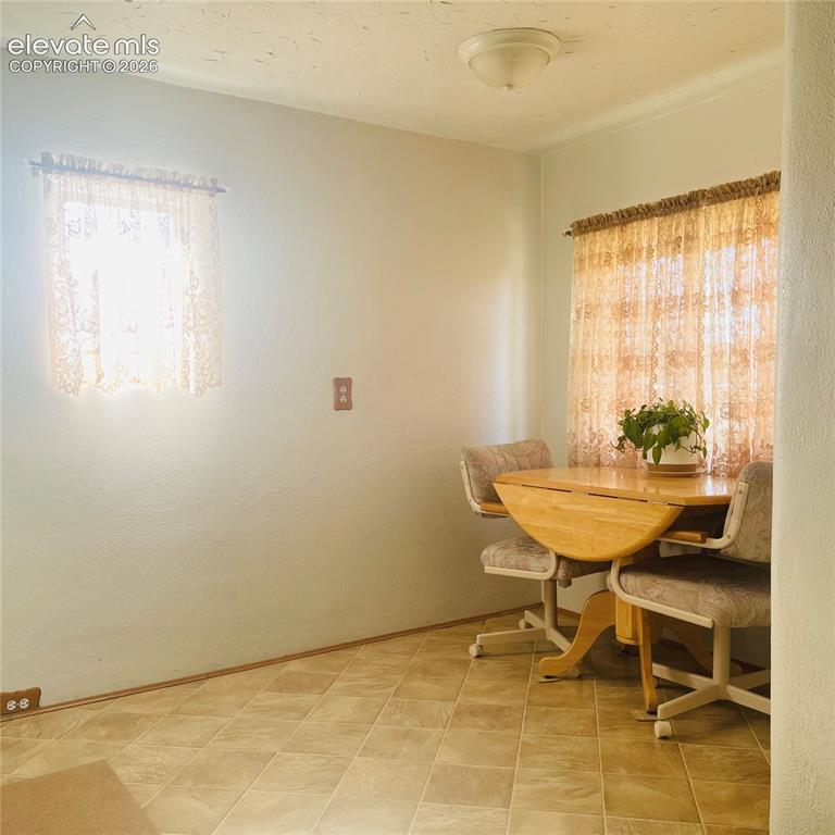 Image 12 of 25: Dining Area
