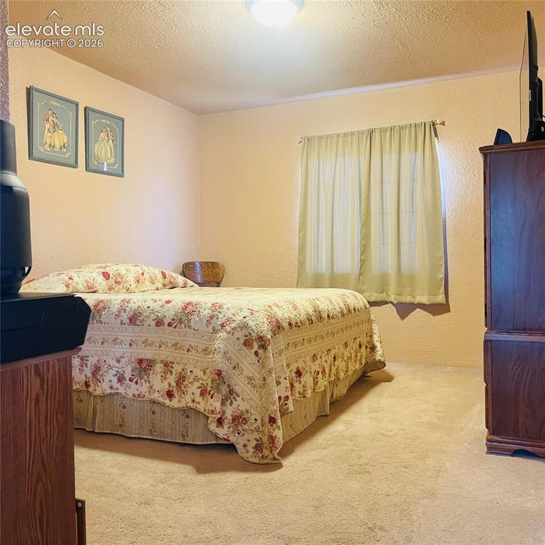Image 13 of 25: Bedroom