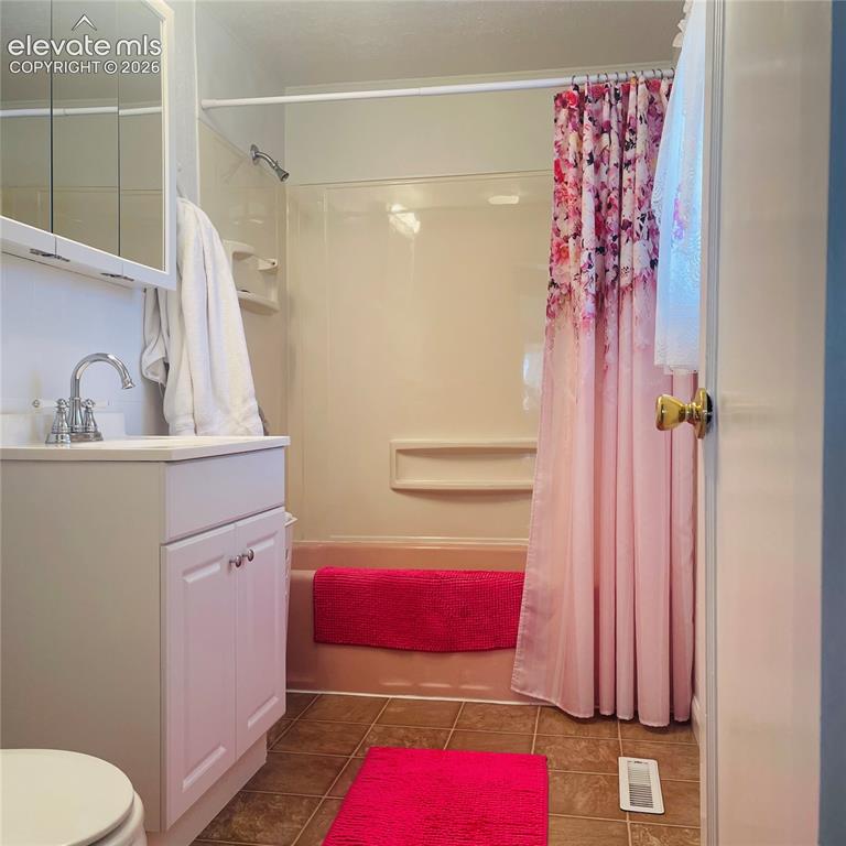 Image 15 of 25: Bathroom