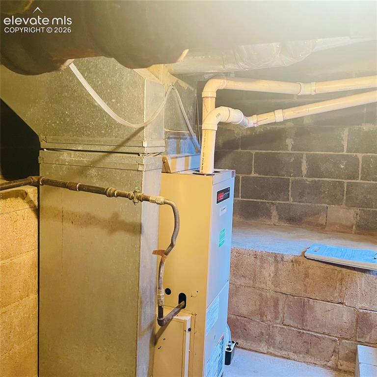 Image 20 of 25: Crawlspace/Utility room