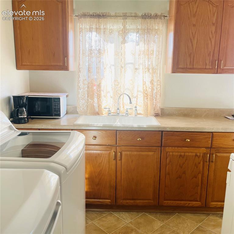 Image 8 of 25: Laundry