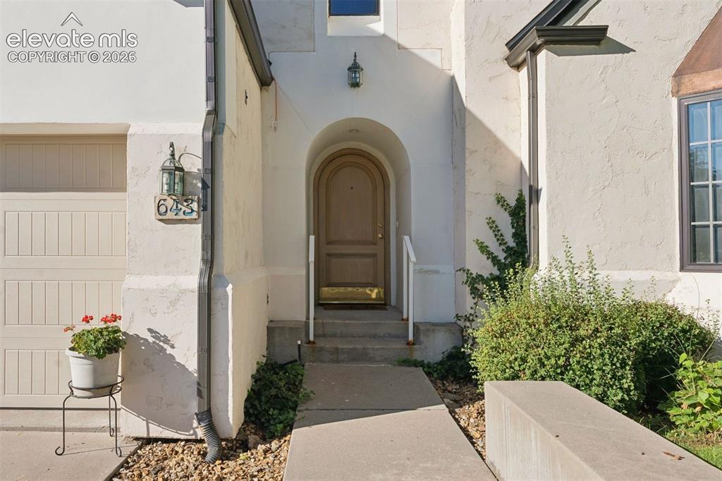 Image 11 of 50: Entry