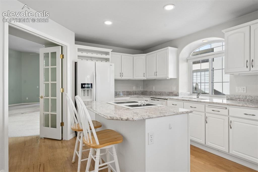 Image 17 of 50: Kitchen