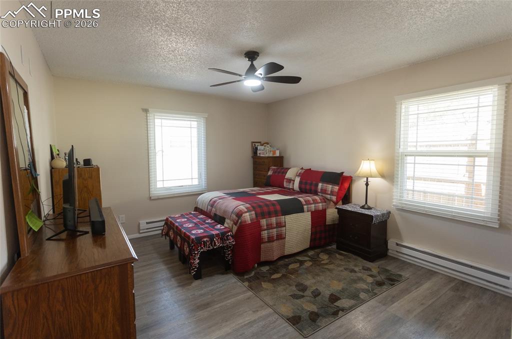 Image 13 of 27: Bedroom