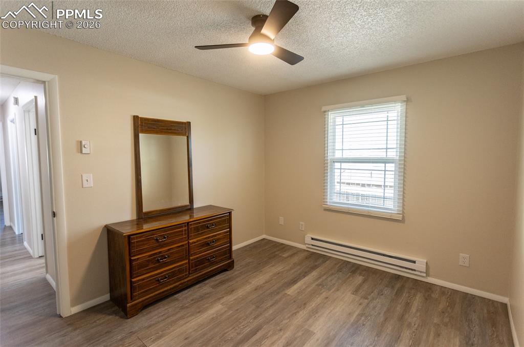 Image 18 of 27: Bedroom