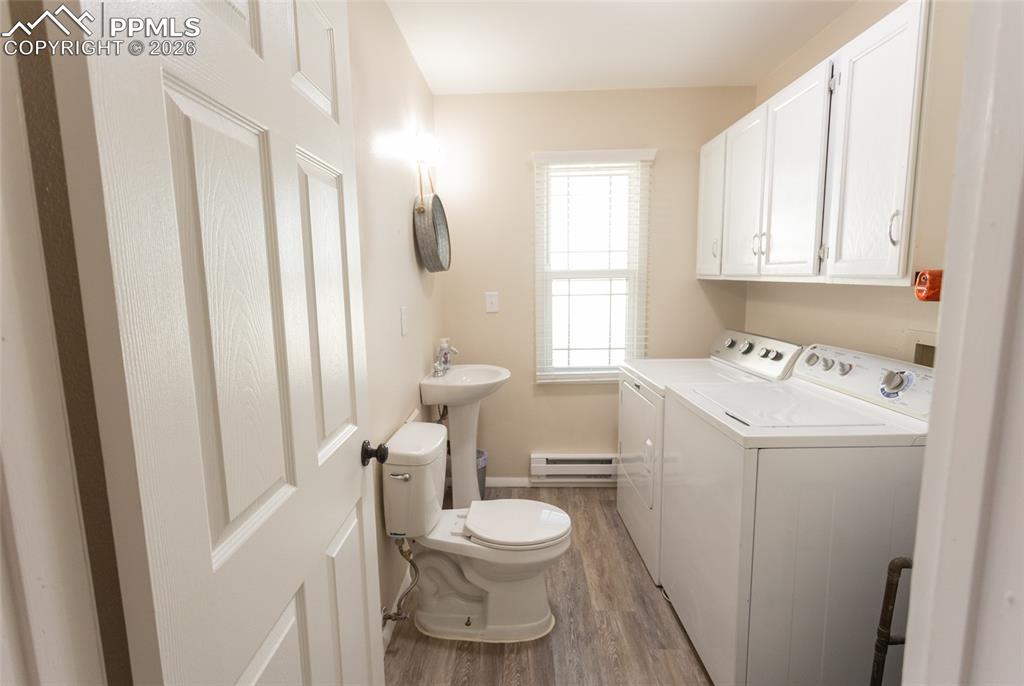 Image 19 of 27: Bathroom