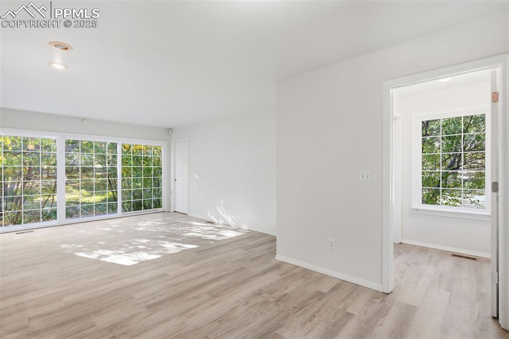 Image 16 of 44: Bedroom