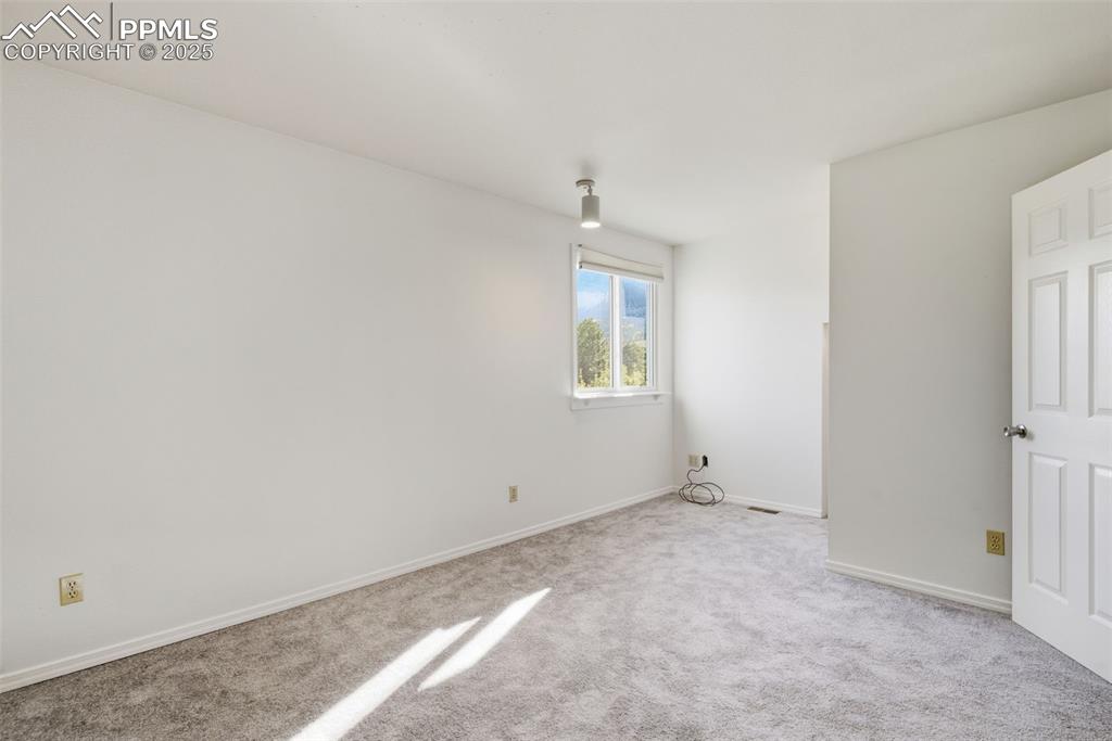 Image 25 of 44: Bedroom