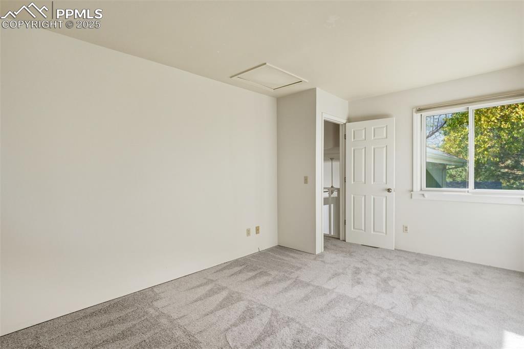 Image 27 of 44: Bedroom