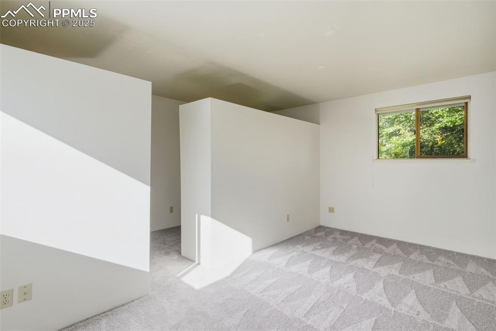 Image 28 of 44: Bedroom