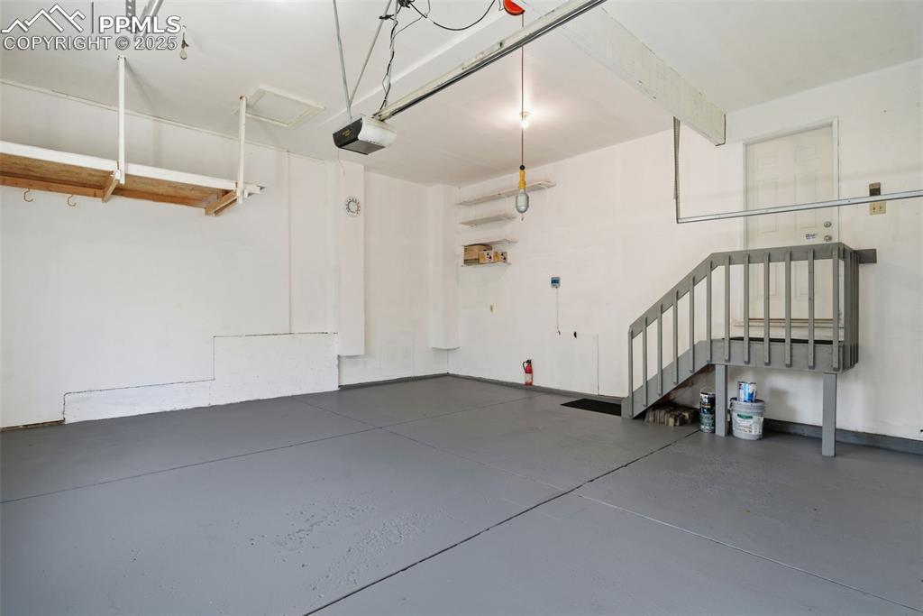 Image 31 of 44: Garage