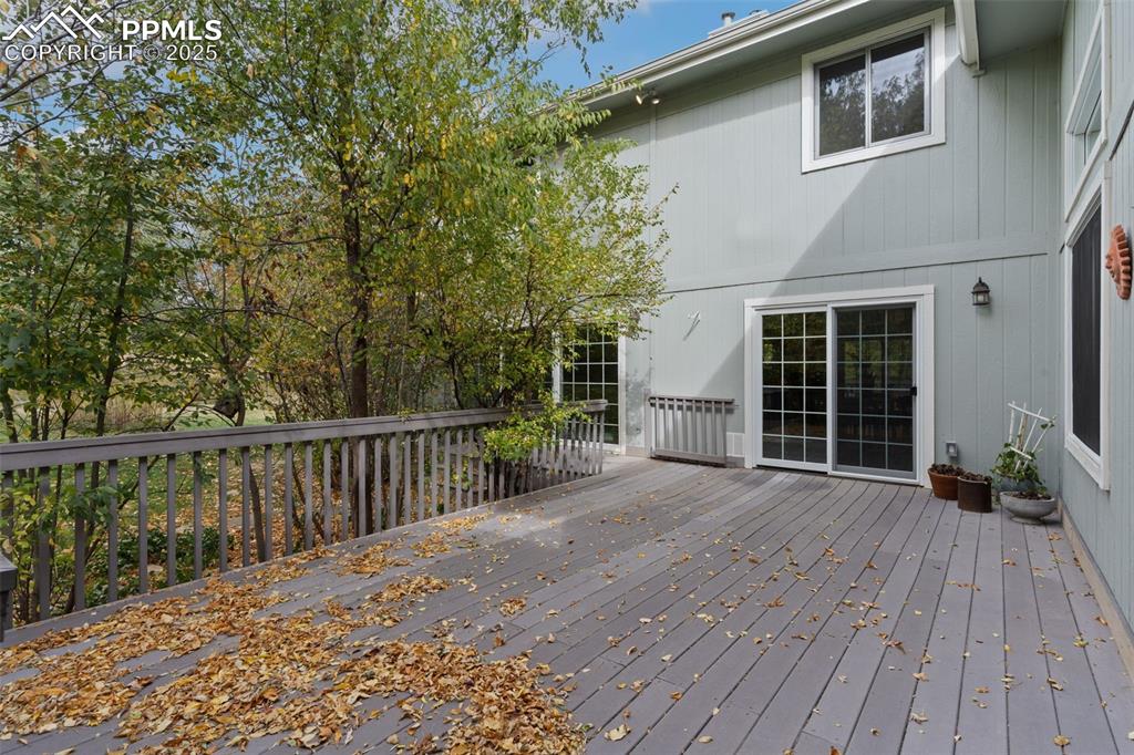 Image 33 of 44: Deck