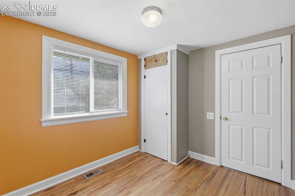 Image 20 of 26: Bedroom