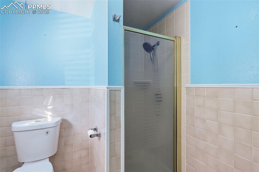 Image 22 of 26: Bathroom