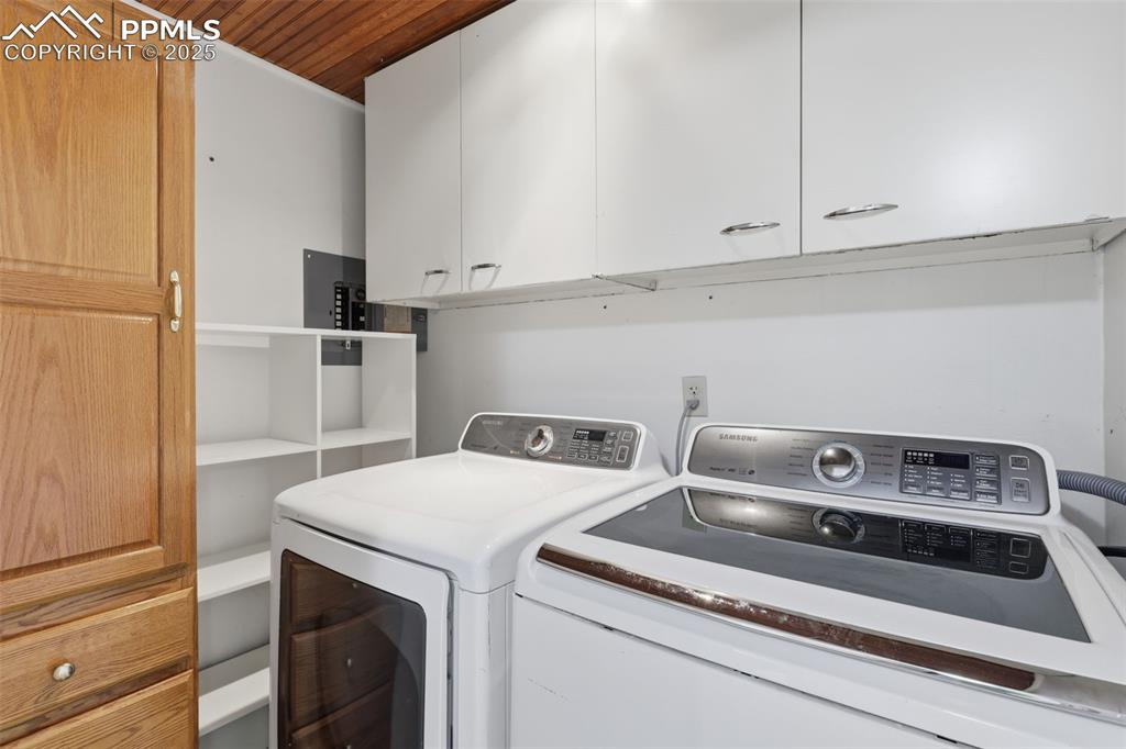 Image 23 of 26: Laundry