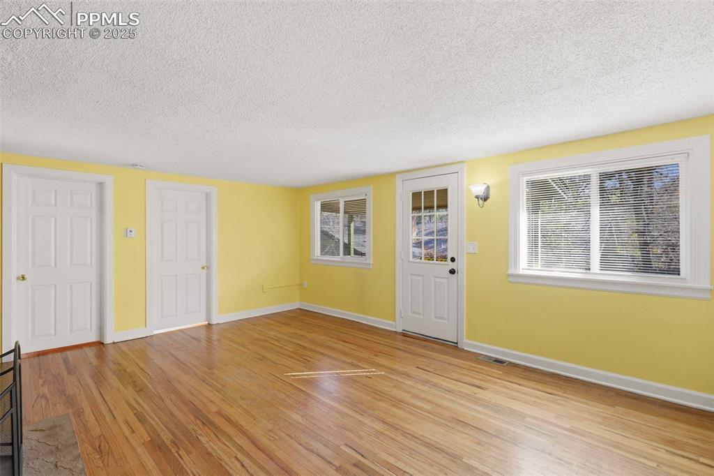 Image 7 of 26: Living Room