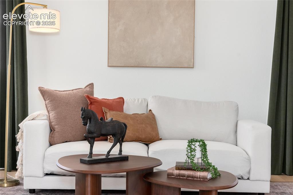 Image 16 of 47: Sitting Room