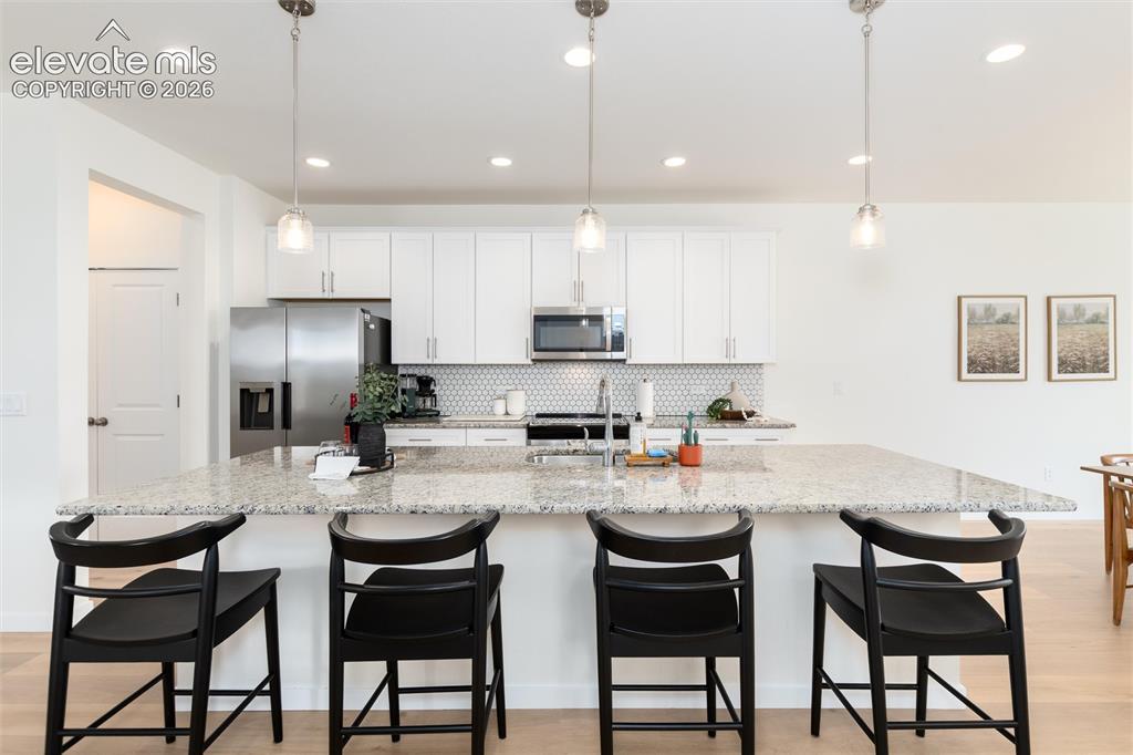 Image 19 of 47: Kitchen