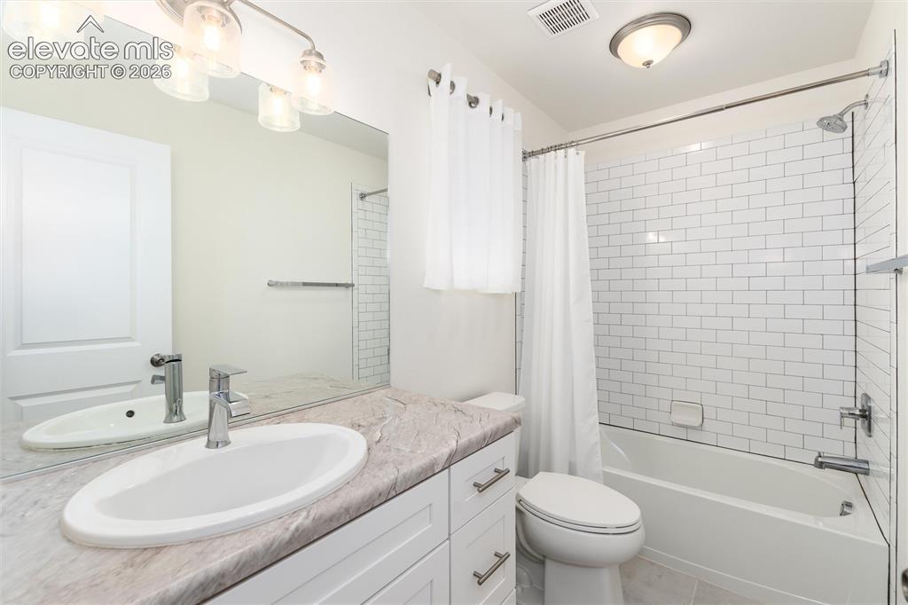 Image 43 of 47: Bathroom