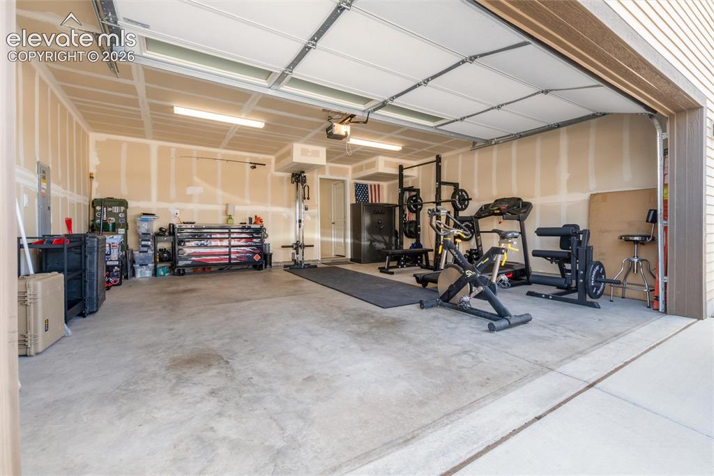 Image 45 of 47: Garage