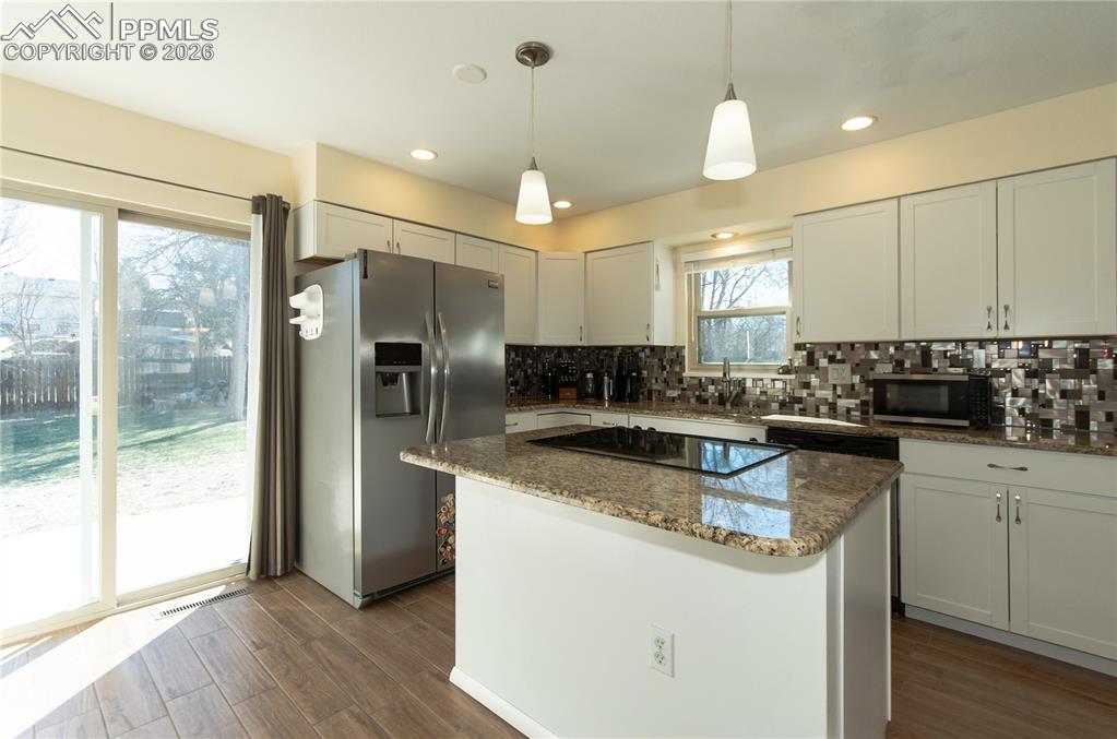 Image 6 of 24: Kitchen