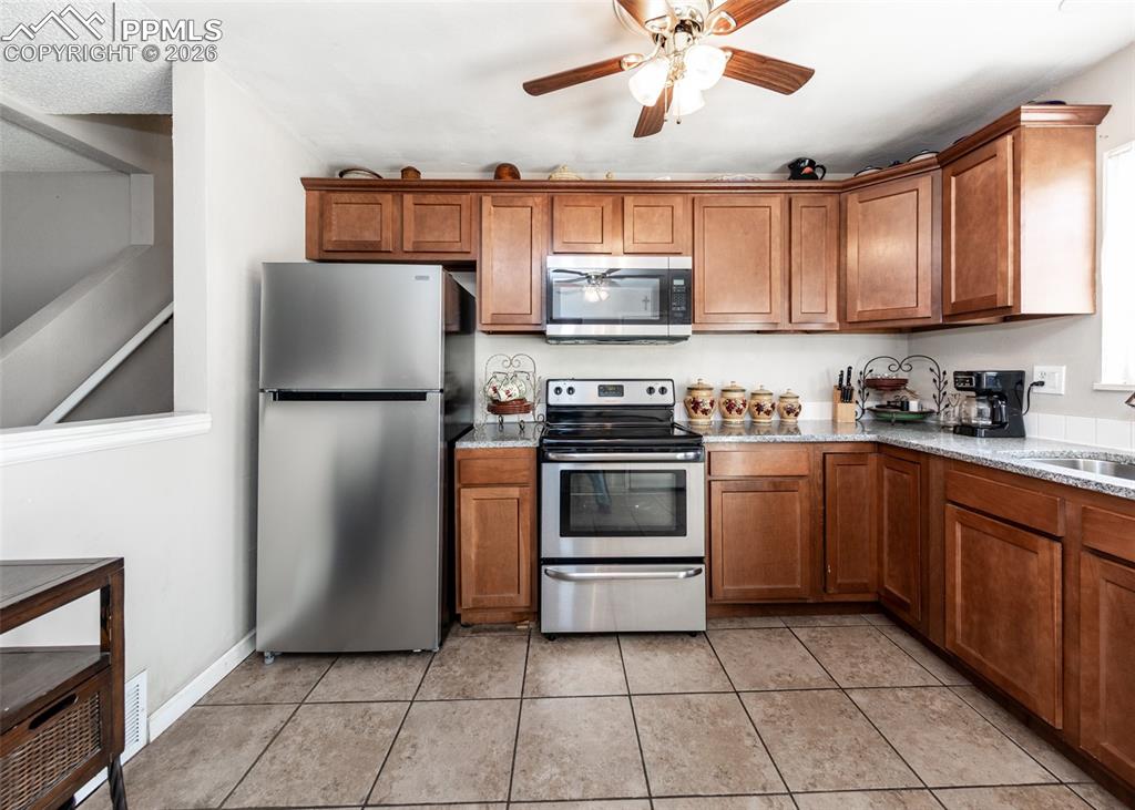 Image 10 of 36: Kitchen