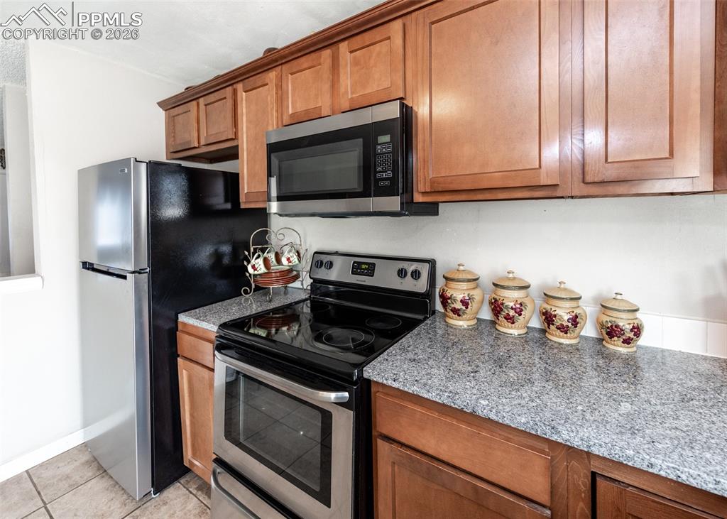 Image 11 of 36: Kitchen