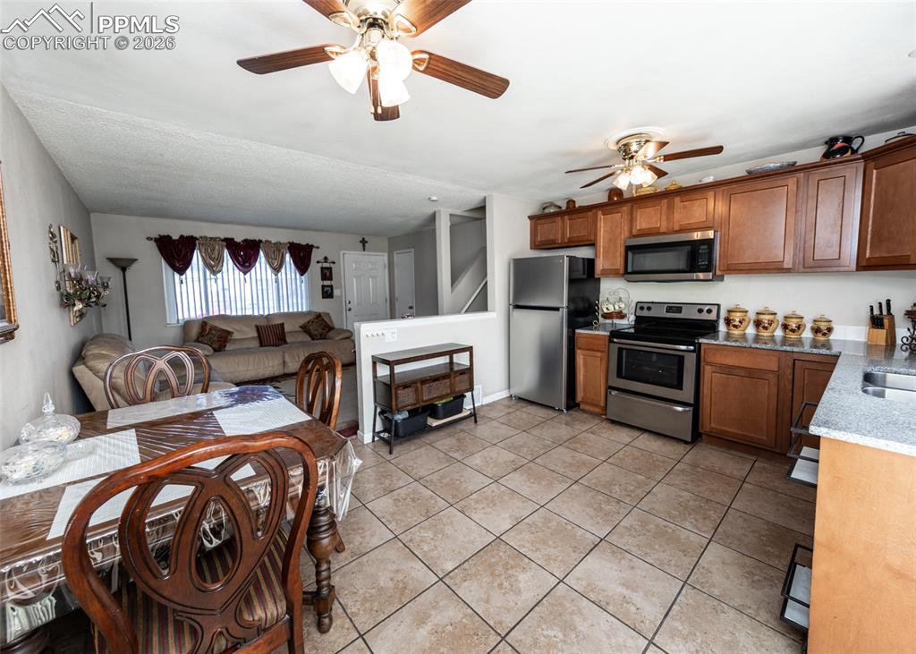 Image 13 of 36: Kitchen