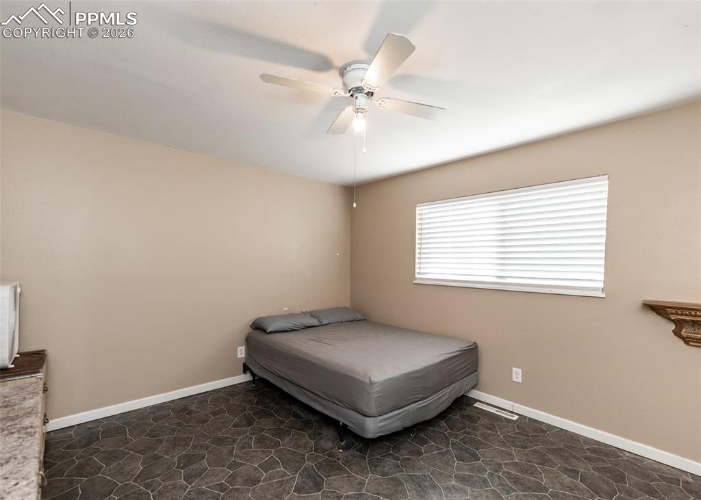 Image 15 of 36: Bedroom