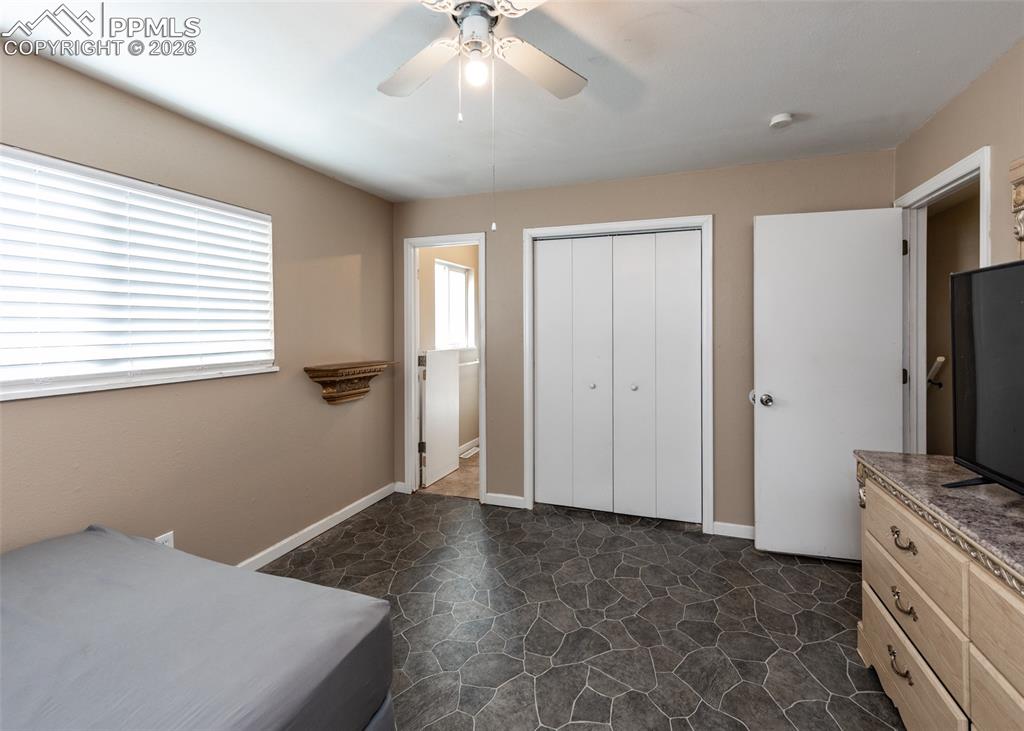 Image 16 of 36: Bedroom