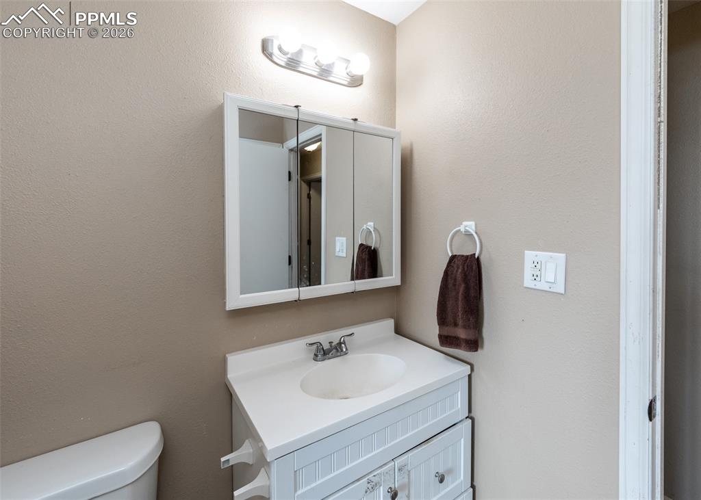 Image 18 of 36: Bathroom