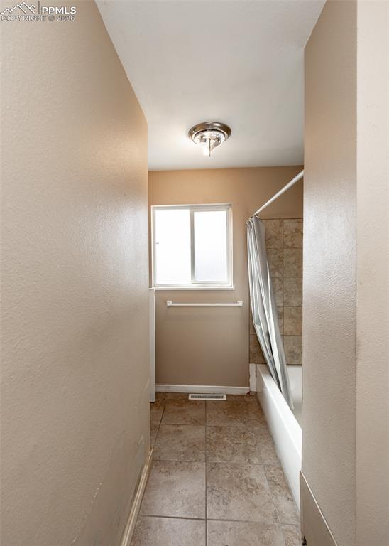 Image 19 of 36: Bathroom